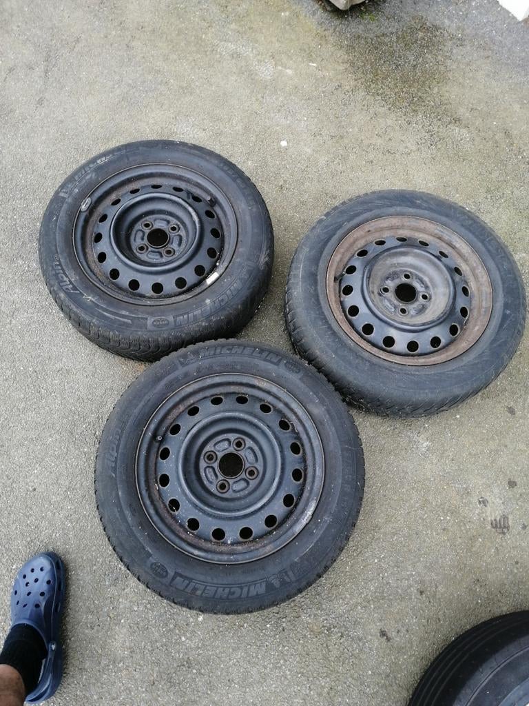 Jante tôle 15" 6Jx15 4x100 avec pneu hiver bon état, Auto-onderdelen, Banden en Velgen, Ophalen of Verzenden