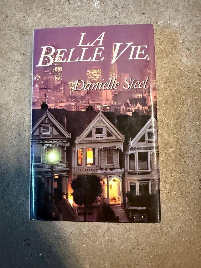 Roman La belle vie, Danielle Steel, Enlèvement ou Envoi, Comme neuf, Danielle Steel