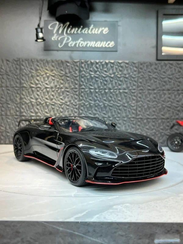 1/18 Aston Martin V12, Enlèvement ou Envoi, Comme neuf, Voiture