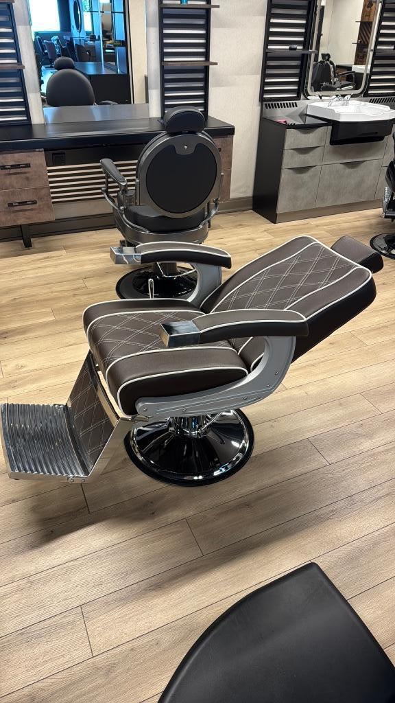 Knipstoel herenstoel barberchair brown bruin kappersstoel, Enlèvement ou Envoi, Neuf