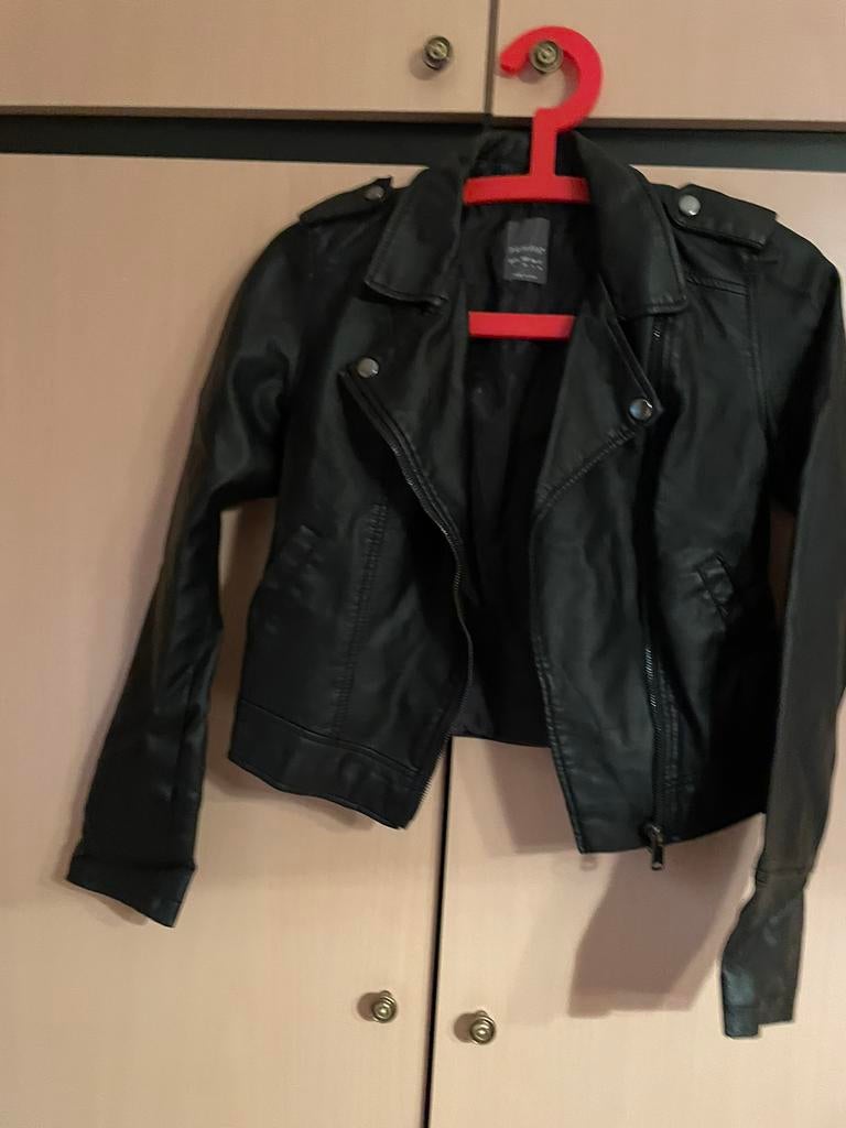Veste noire en simili cuir taille 32, Enlèvement ou Envoi, Comme neuf, Taille 34 (XS) ou plus petite, Noir