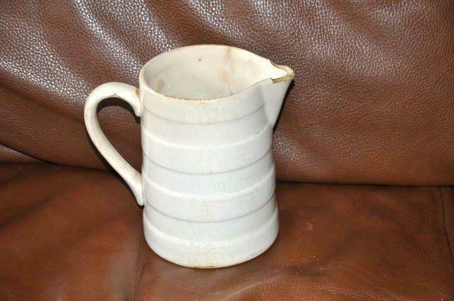 pichet art deco faience blanche  st ghislain  a restaurer, Antiek en Kunst, Antiek | Keramiek en Aardewerk, Ophalen