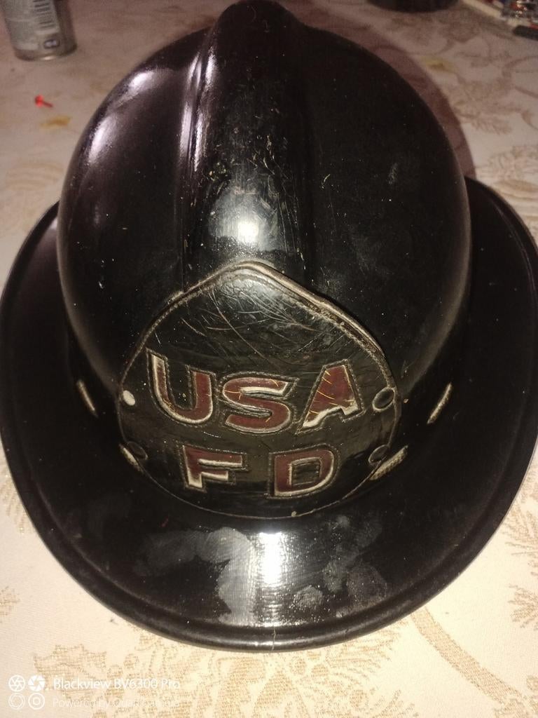 Originele Amerikaanse brandweerhelm, Ophalen