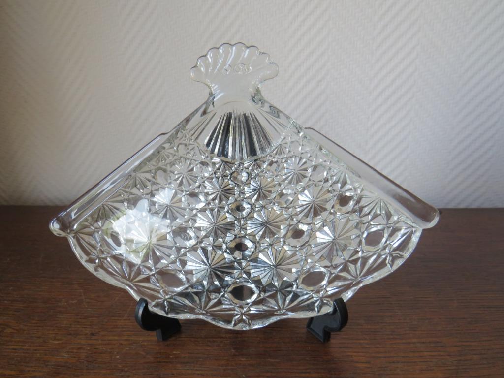 Coupelle en verre moulé et taillé, Antiquités & Art, Enlèvement ou Envoi