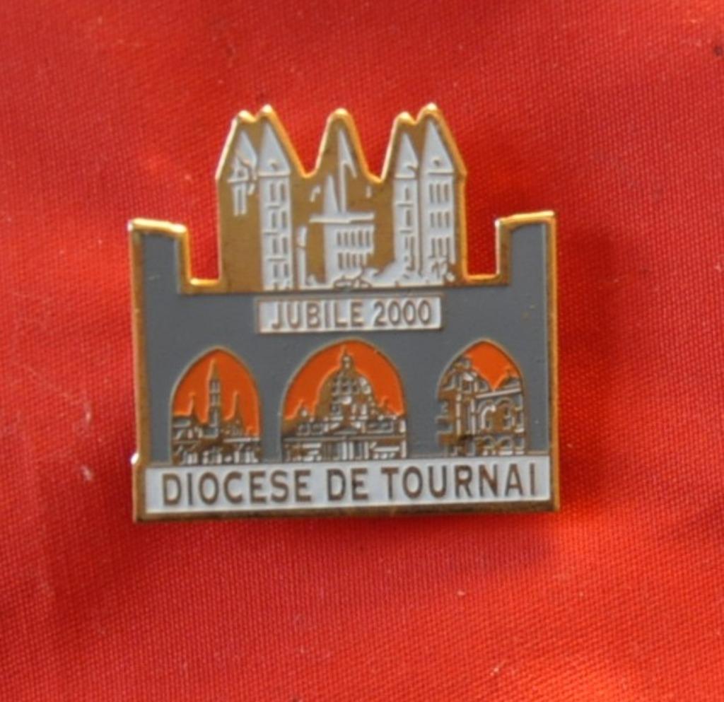 pin's religieuse diocèse de tournai jubilé 2000, Enlèvement ou Envoi, Comme neuf