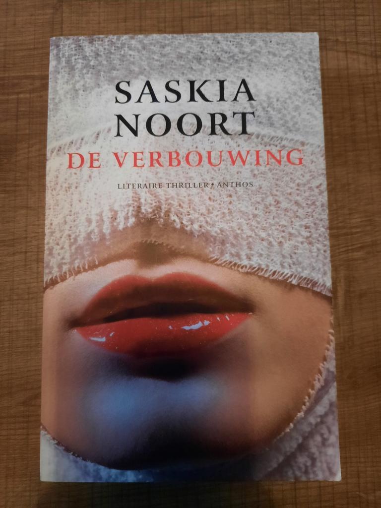Saskia Noort - De verbouwing, Ophalen of Verzenden, Zo goed als nieuw, Selma Noort