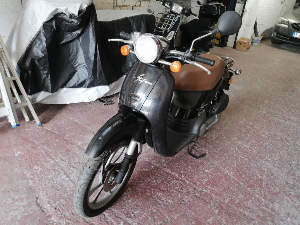 honda sky bromfiets oldtimer 1997 klas a, Ophalen, Klasse A (25 km/u), 49 cc, Zo goed als nieuw