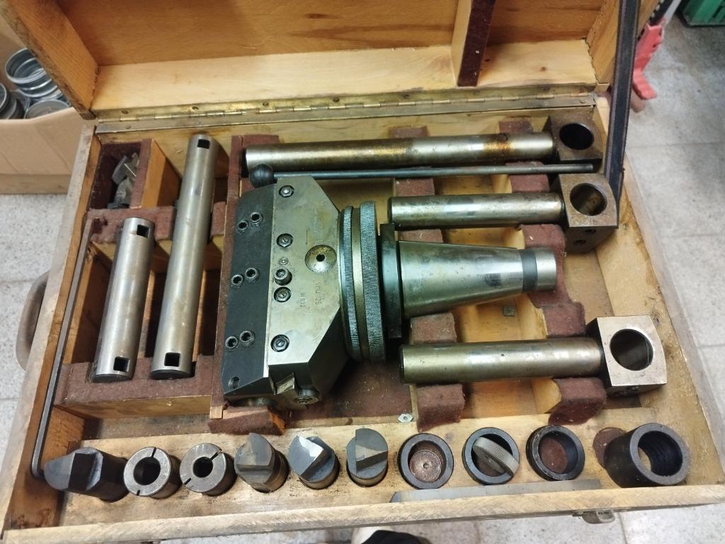 Tête d'alésoir Narex VHU 125 - tête d'alésage + accessoires, Bricolage & Construction, Tours, Utilisé, Fraiseuse, 1000 mm ou plus