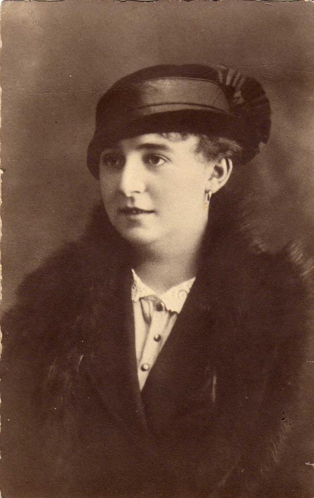 Photo Anna Borremans-Baquet, Enlèvement ou Envoi, Avant 1940, Photo, Costume traditionnel