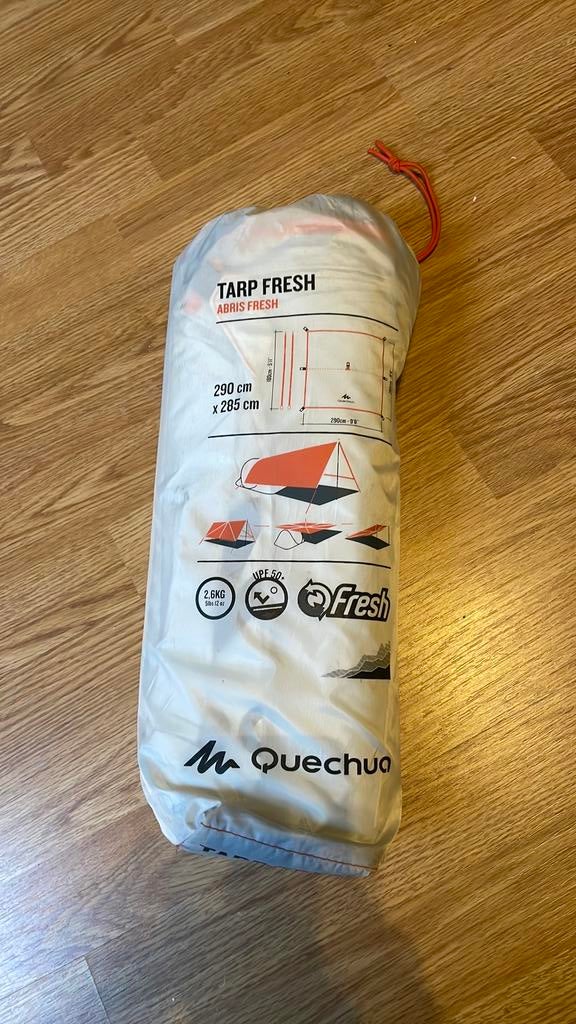 Decathlon Tarp 290x285cm met stokken (2 stuks), Enlèvement ou Envoi, Comme neuf