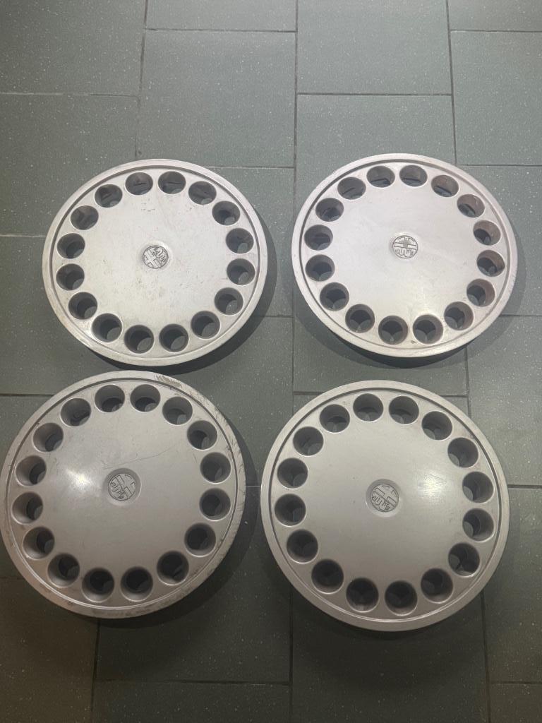 4 enjoliveurs set 15 pouces Alfa Romero 33 75, Enlèvement ou Envoi, Utilisé