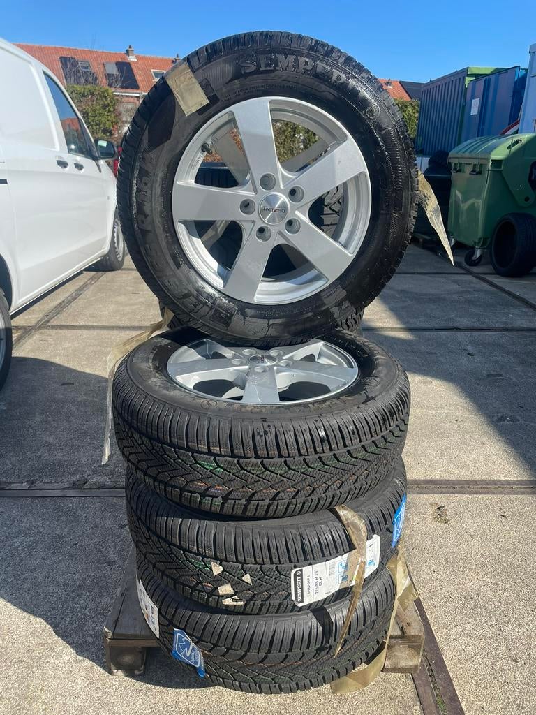 Nieuwe winterwielen mitsubishi Hyundai Kia 215/65 R16 98H, Enlèvement