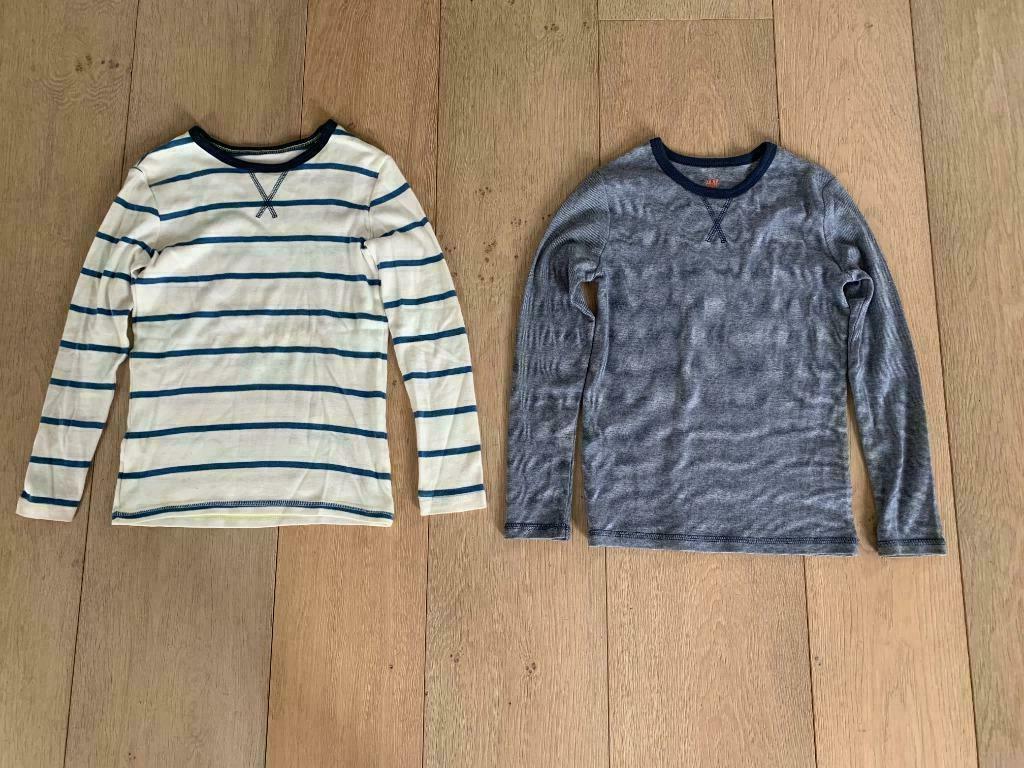 2 T-shirts H&M lange mouw jongen - maat 122 /128, Kinderen en Baby's, Kinderkleding | Maat 122, H&M, Ophalen of Verzenden, Zo goed als nieuw