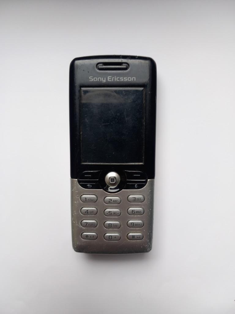 Deux GSM Sony/Ericsson, Classique ou Candybar, Clavier physique, Enlèvement, Utilisé