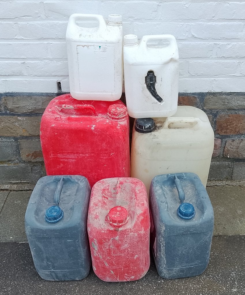 stevig jerrycans / bidons (7 stuks), Minder dan 75 liter, Ophalen, Zo goed als nieuw, Kunststof