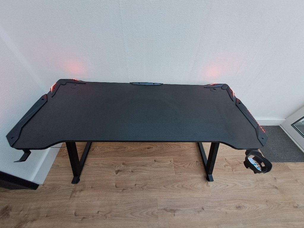 Gaming bureau met led verlichting, Ophalen, Zwart, Zo goed als nieuw, Demontabel