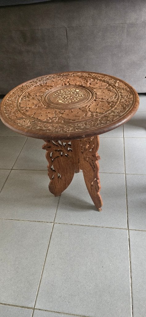 Table d appoint indienne, Enlèvement