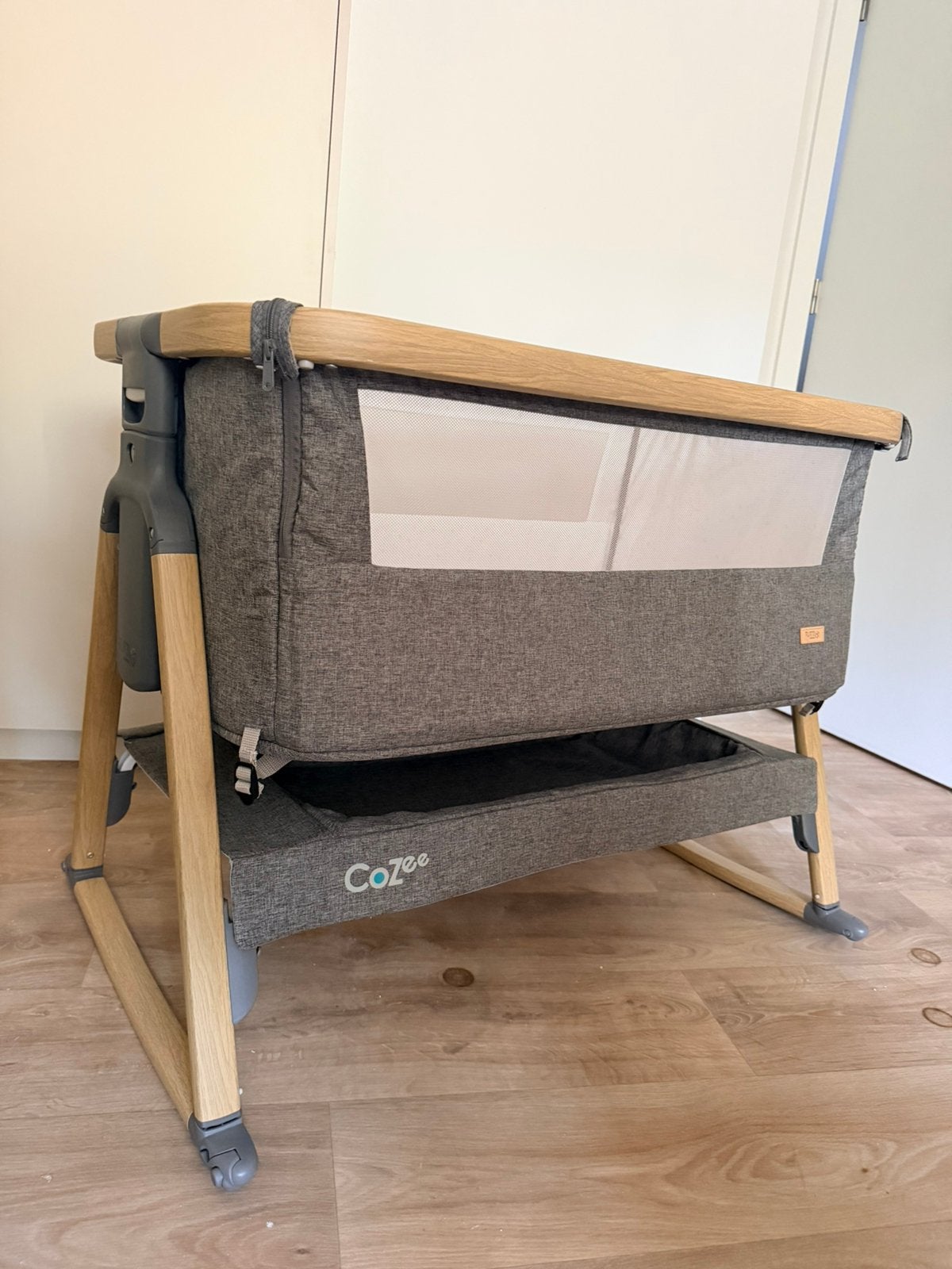 Tutti Bambini CoZee Co-Sleeper / Grijs/Hout, Enlèvement, Comme neuf