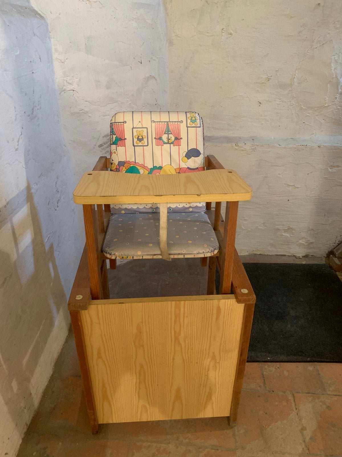 Retro kinderstoel, Enlèvement, Utilisé