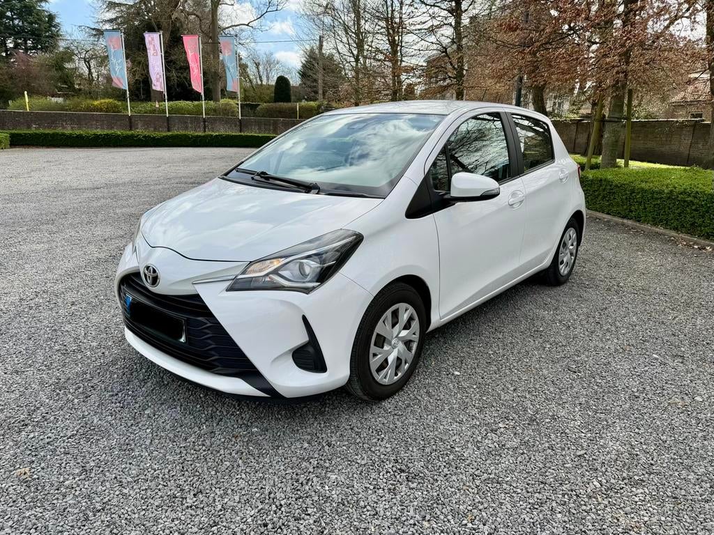Toyota Yaris 1.0 VVT-i 70pk Facelift Airco Camera Navi, Auto's, Voorwielaandrijving, Stof, 4 cilinders, https://public.car-pass.be/vhr/08d28675-774b-4f50-8d69-baa9eb97bb43?lang=nl#