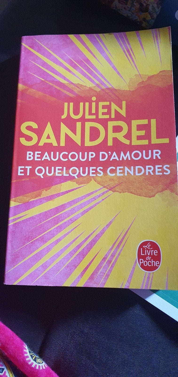 Beaucoup d amour et quelques cendres, Ophalen