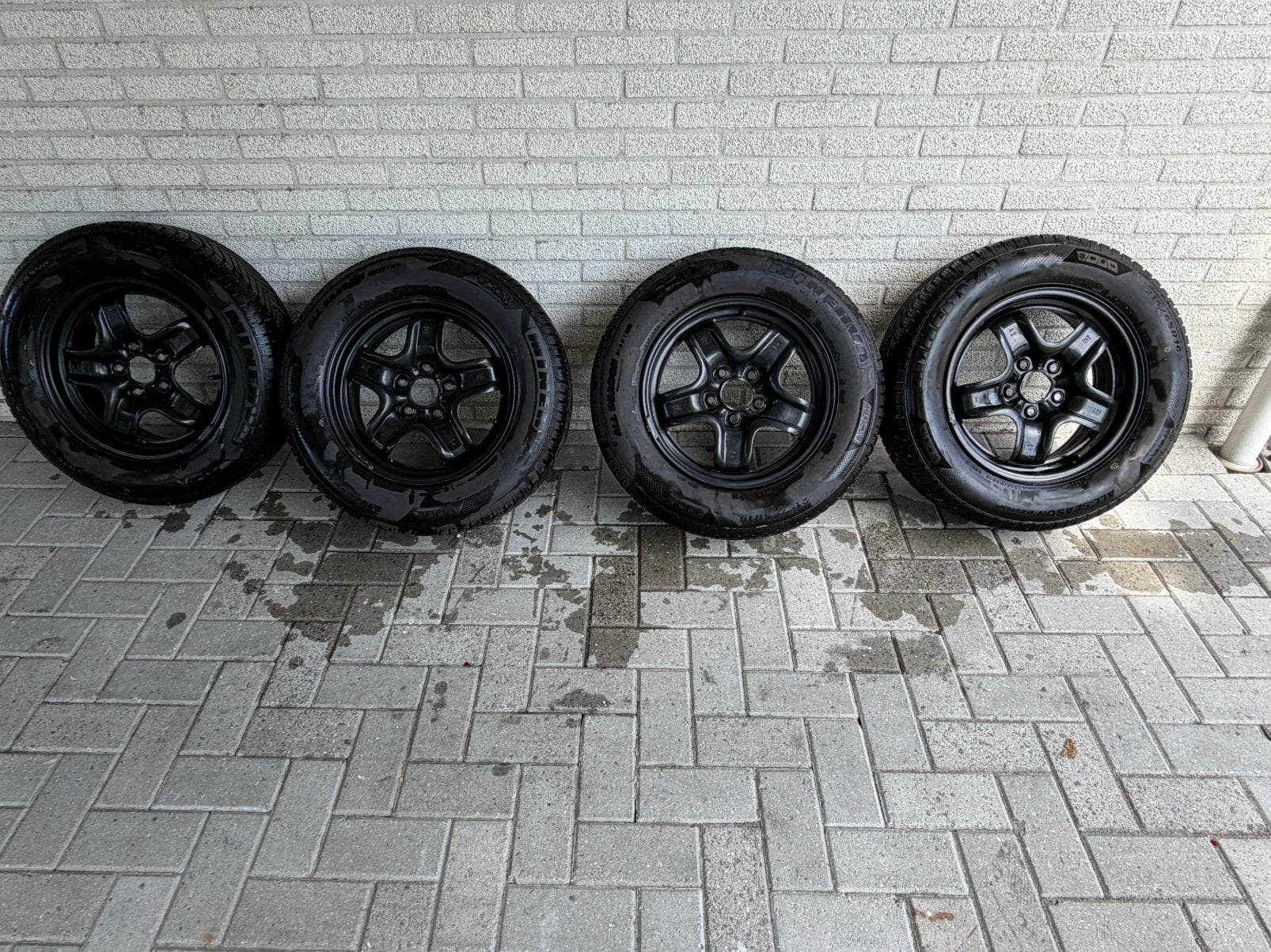 Velgen Dacia Duster met nieuwe banden, Auto-onderdelen, Ophalen