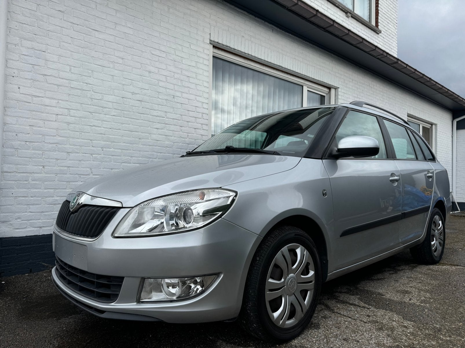 Skoda Fabia 1.2i HTP - Eerste Eigenaar  - Garantie - Gekeurd, Autos, Skoda, Argent ou Gris, Achat, Boîte manuelle, Noir