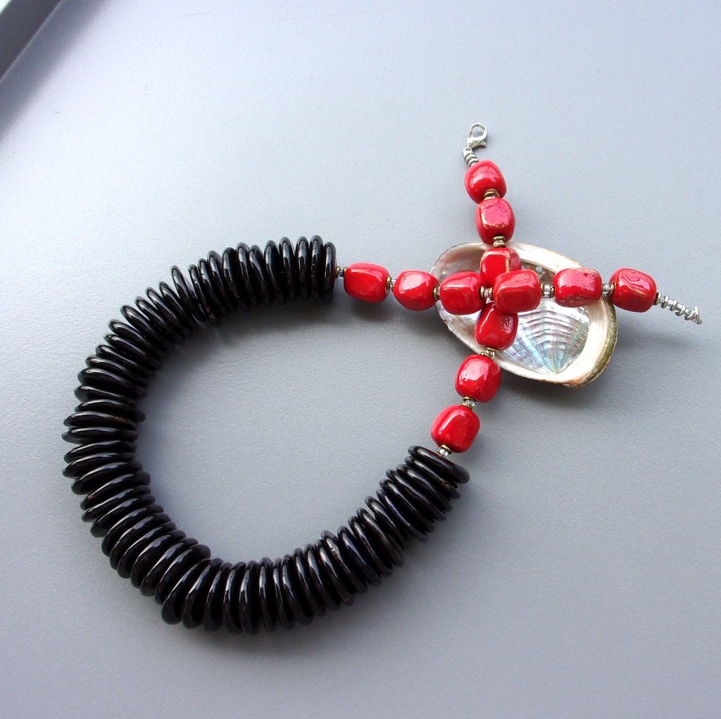 Collier neuf en céramiques artisanales Kazuri du Kenya, Enlèvement ou Envoi, Neuf, Rouge, Pierre ou Minéral