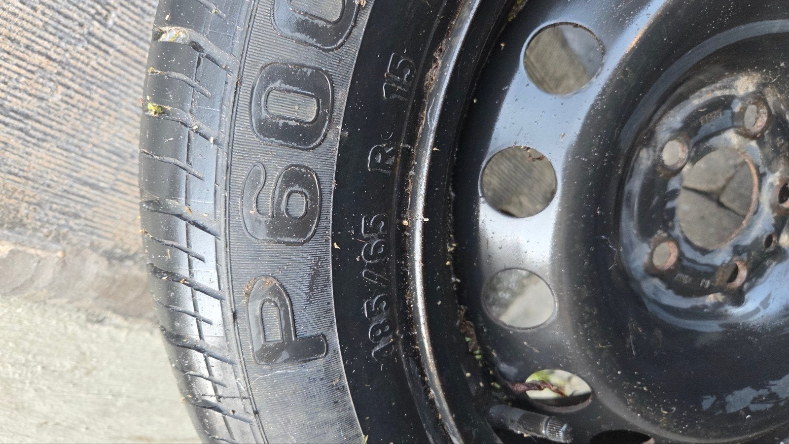 2 pneus-Pirelli 185/65 R15, Autos : Pièces & Accessoires, Pneus & Jantes, Pneu(s)