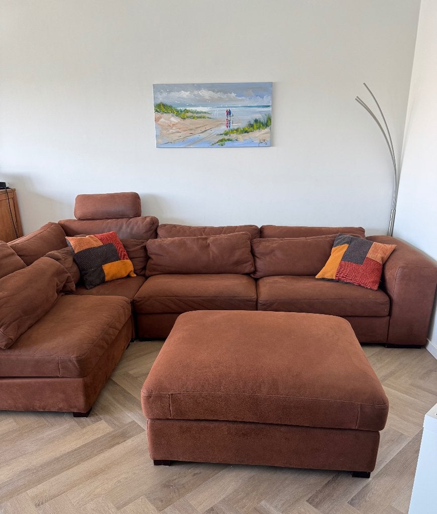 Hoeksalon  cosy zithoek bruin daim/suède inclusief poef, Ophalen, Zo goed als nieuw, Modern