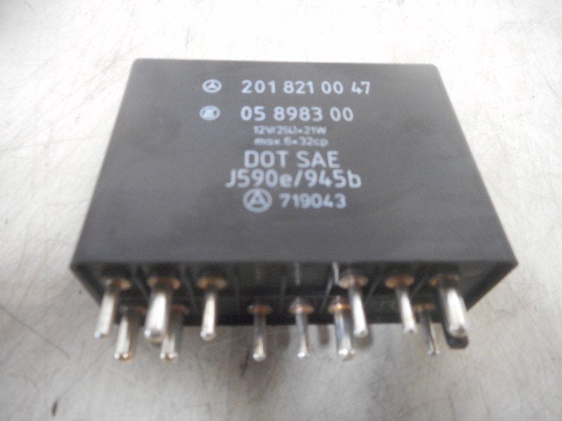 RELAIS Mercedes-Benz 190 (W201) (2018210047), Gebruikt, Mercedes-Benz, Dialog.mb@mercedes-benz.com, Mercedes-Benz AG