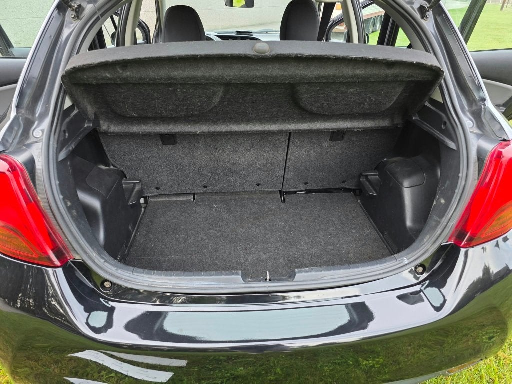 toyota yaris BLANCO gekeurd VVK, Auto's, Dealer onderhouden, Stof, Euro 6, Zwart