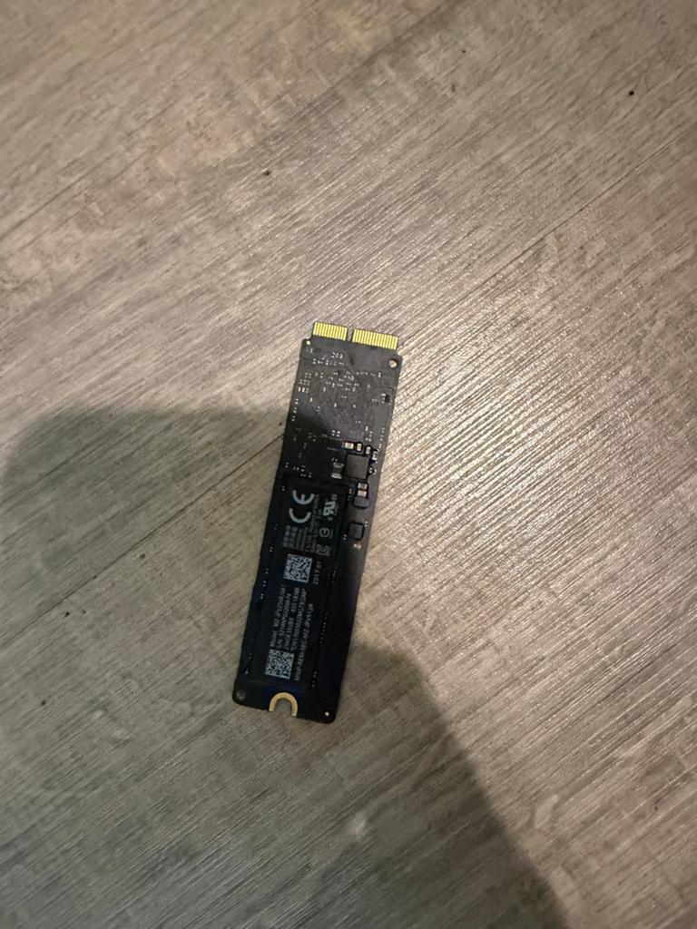Originele Apple SSD 256GB, Computers en Software, Harde schijven, Ophalen, Zo goed als nieuw, SSD