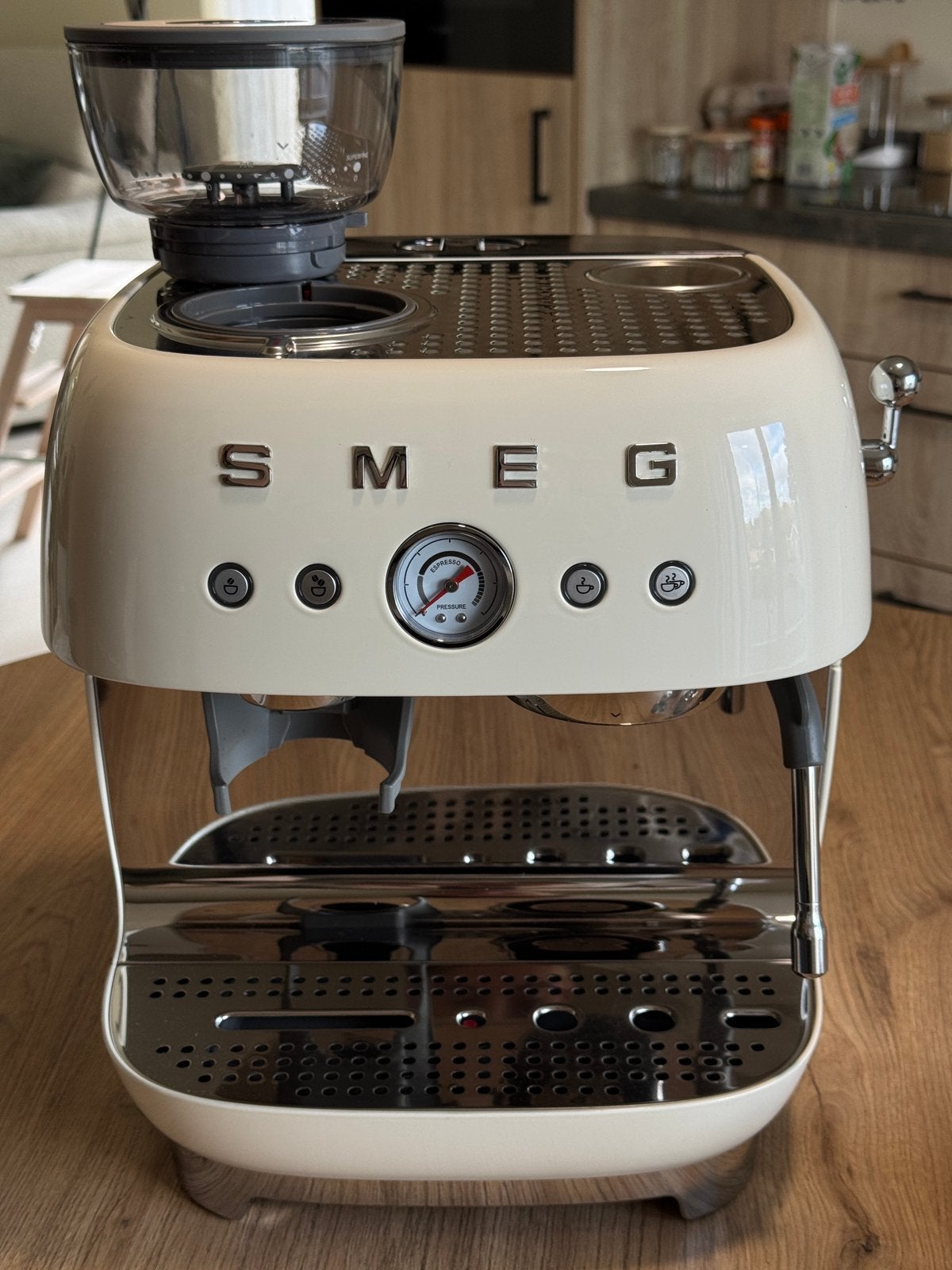 SMEG espresso koffiemachine, Elektronische apparatuur, Ophalen, Afneembaar waterreservoir, Koffiemachine, Koffiebonen