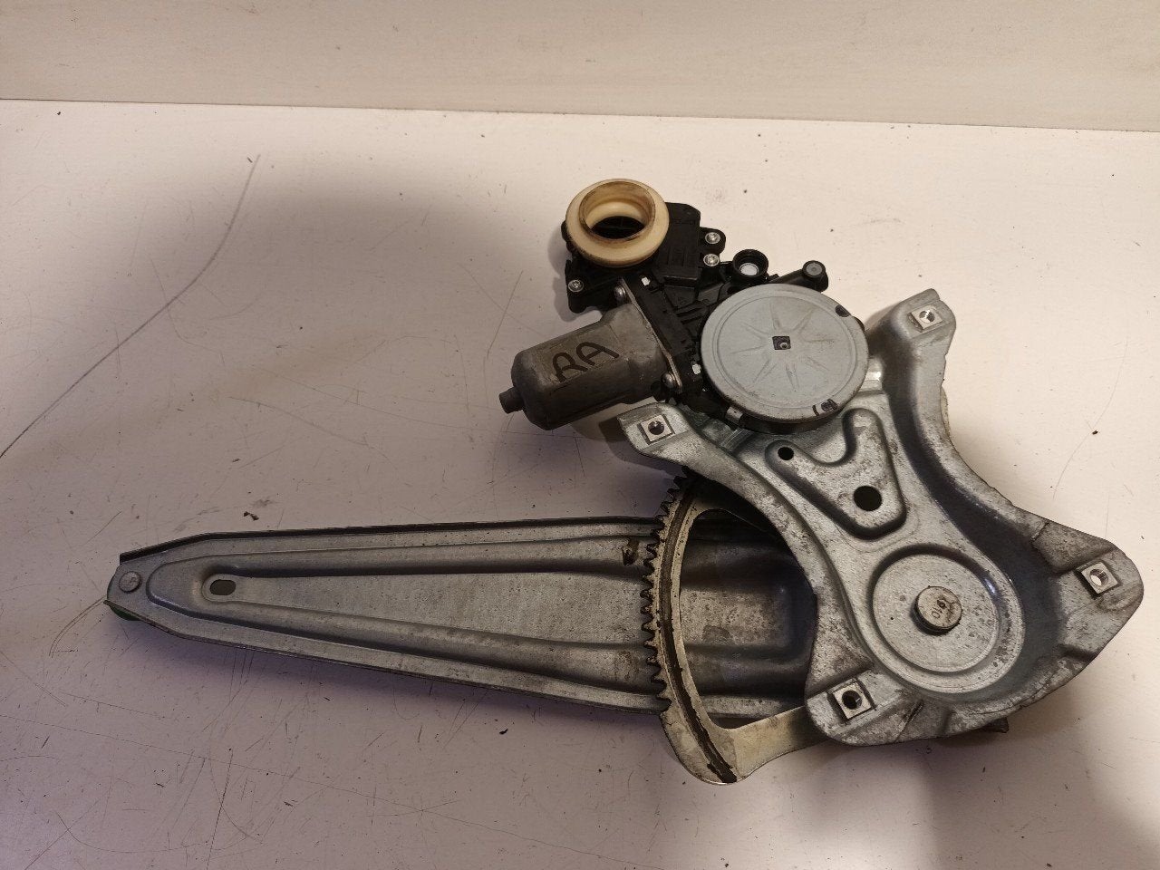 Raammechaniek elektrisch rechts achter Toyota Auris, Onderdelen@venauto.nl, Van der Ven Autorecycling B.V., Gebruikt, Ettenseweg 76, 4706 PB Roosendaal, The Netherlands