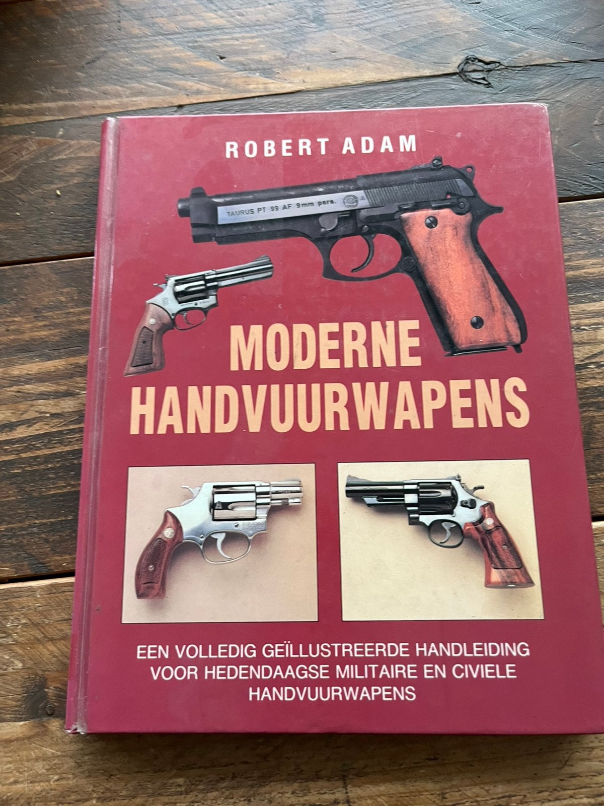 Boek : Moderne Vuurwapens 5€, Niet van toepassing, Algemeen, Ophalen, Gelezen