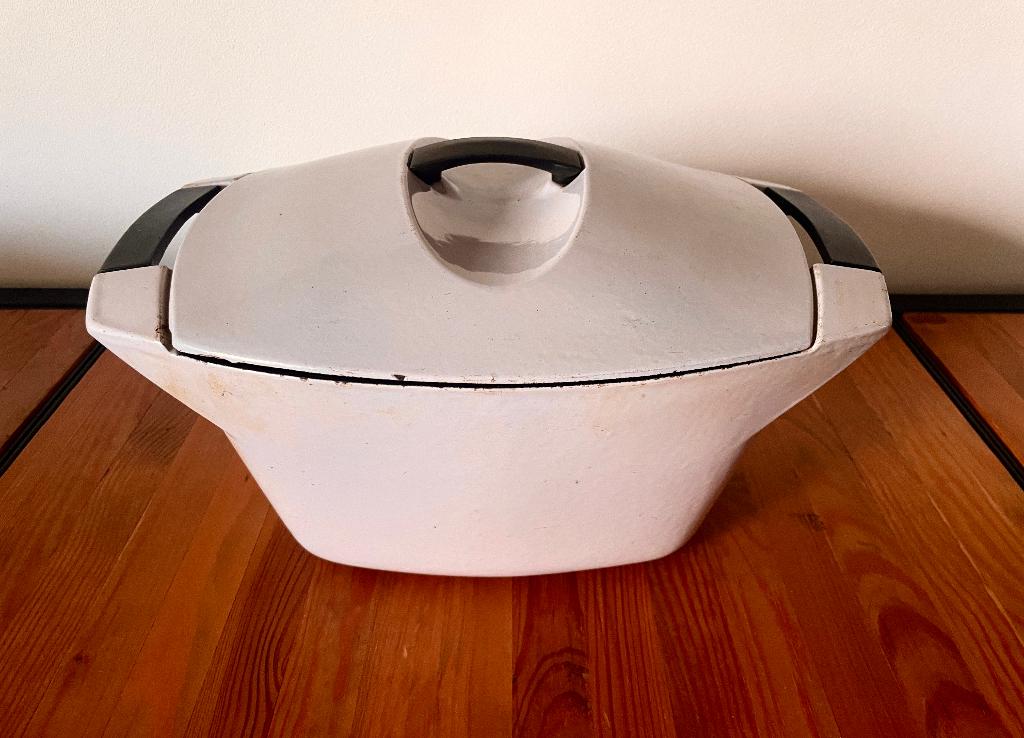 Cocotte en fonte Le Creuset Raymond Loewy vintage, Antiquités & Art, Curiosités & Brocante, Enlèvement ou Envoi