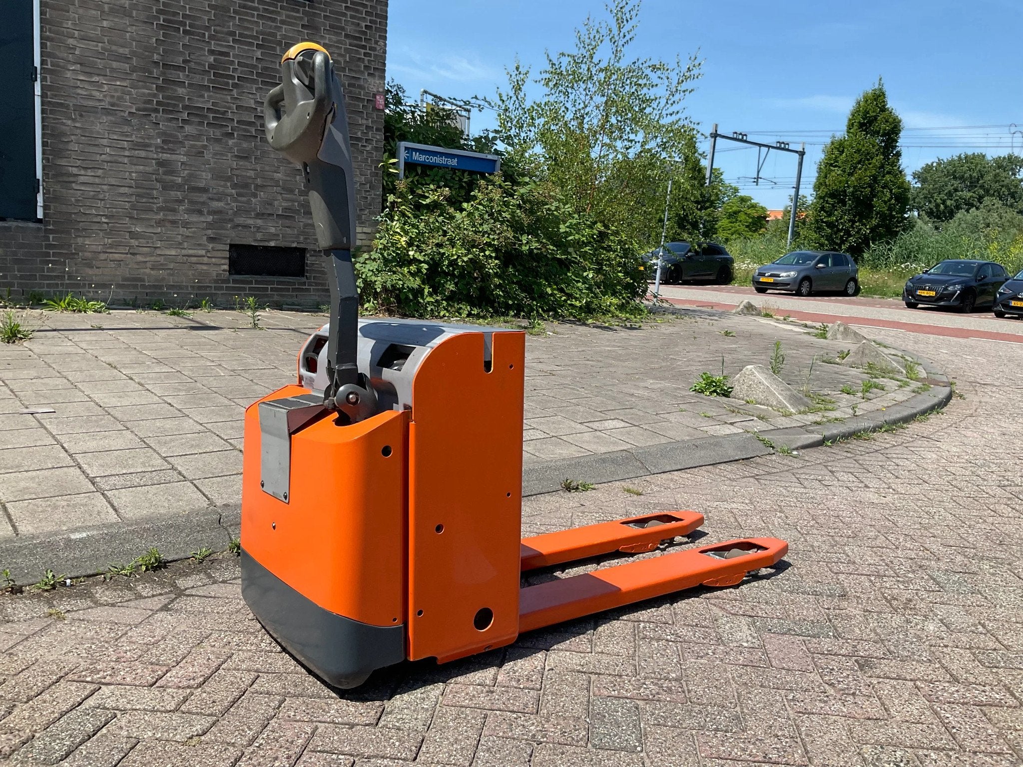 Lafis PLL180N 1800KG PALLETWAGEN / HEFTRUCK, Électrique, Lafis, Transpalette, Marconistraat 2
3133KL  Vlaardingen, NL