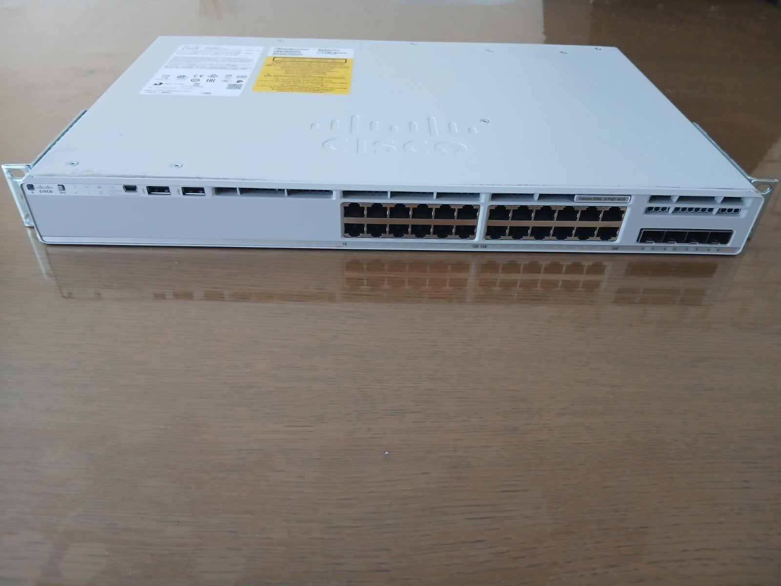 Cisco Catalyst C9200L, Informatique & Logiciels, Commutateurs réseau, Enlèvement, Comme neuf