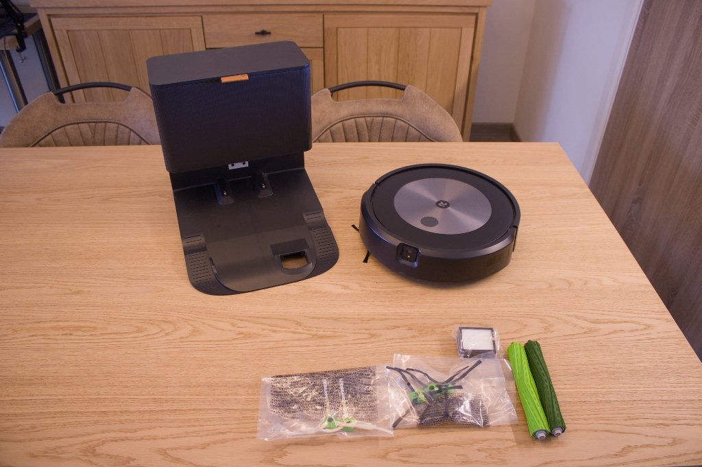 iRobot Roomba J7+ met clean-base, IRobot, Sac à poussière, Enlèvement, Utilisé