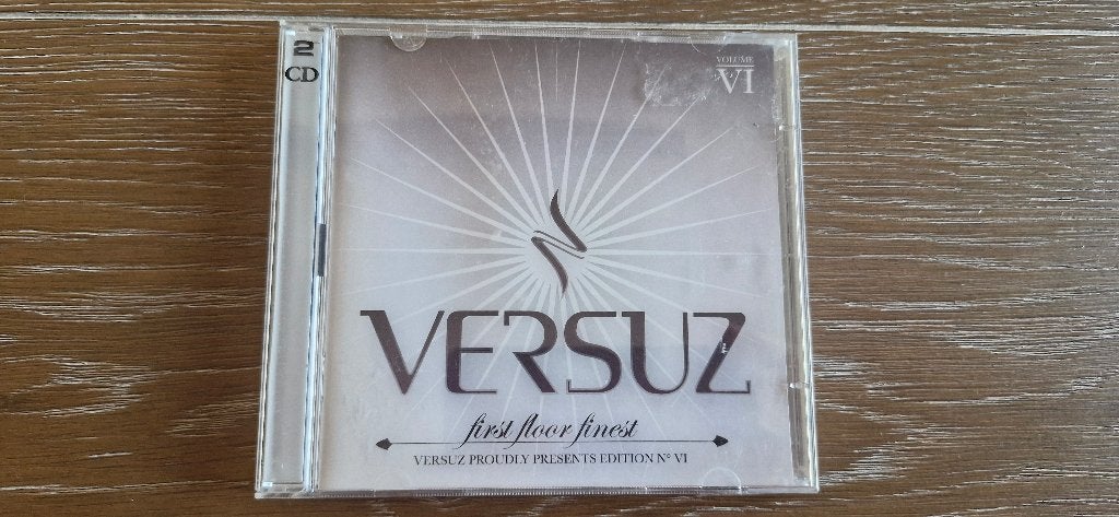 Versuz First Floor Finest Vol VI, Cd's en Dvd's, Cd's | Dance en House, Ophalen of Verzenden, Zo goed als nieuw, Techno, Verzamelalbum