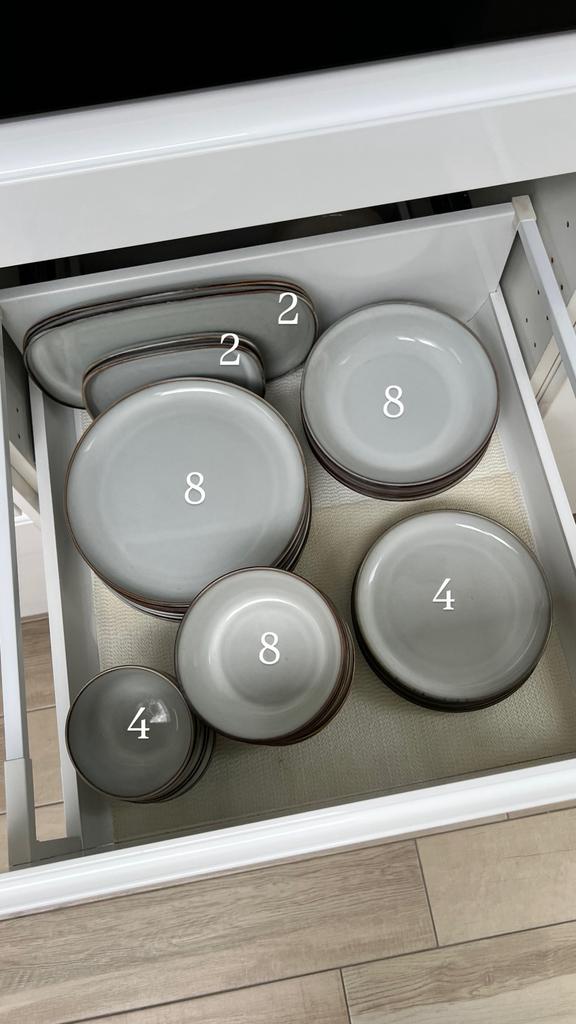 Service set borden, Huis en Inrichting, Keuken | Servies, Ophalen, Zo goed als nieuw, Bord(en)
