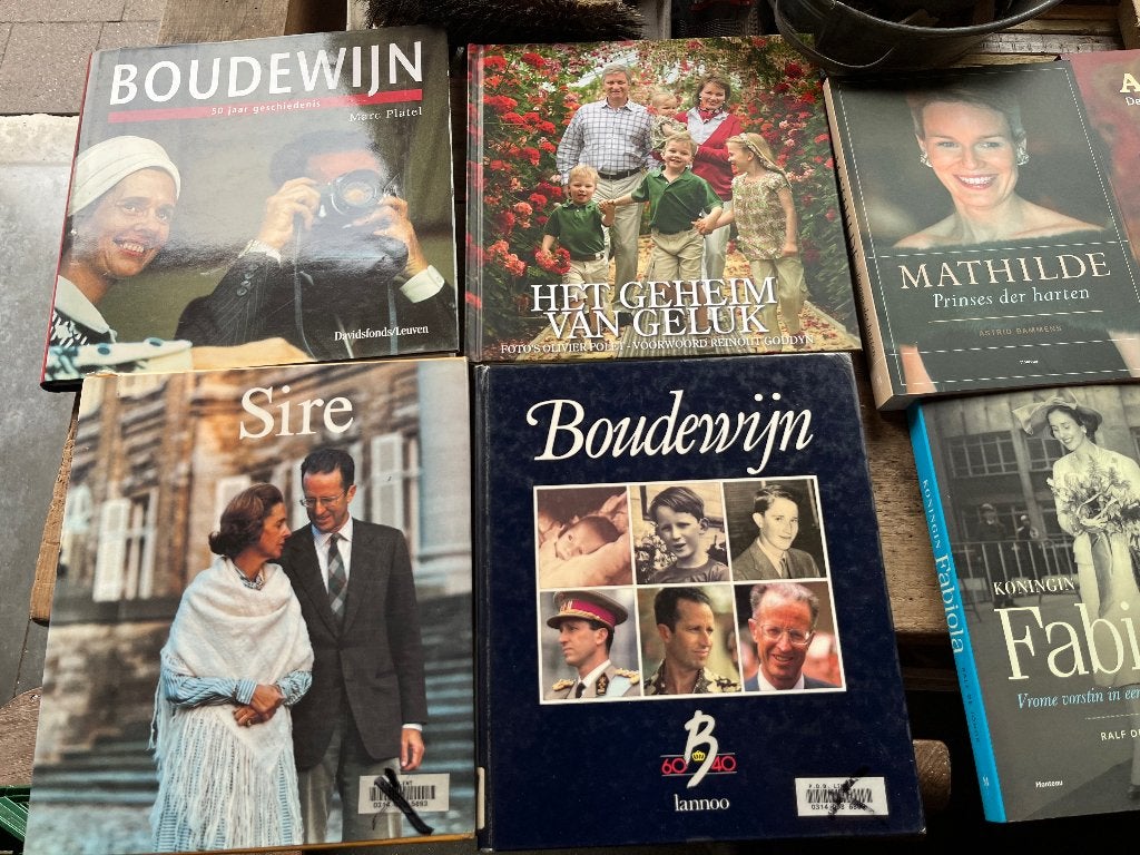Koningshuis Boudewijn Fabiola Albert Paola 15 boeken, Verzamelen, Ophalen, Gebruikt, Tijdschrift of Boek