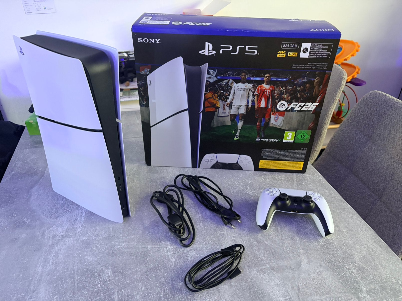 Nieuwstaat PlayStation 5 nieuwste slim digital edition 825gb, Games en Spelcomputers, Ophalen of Verzenden, Zo goed als nieuw