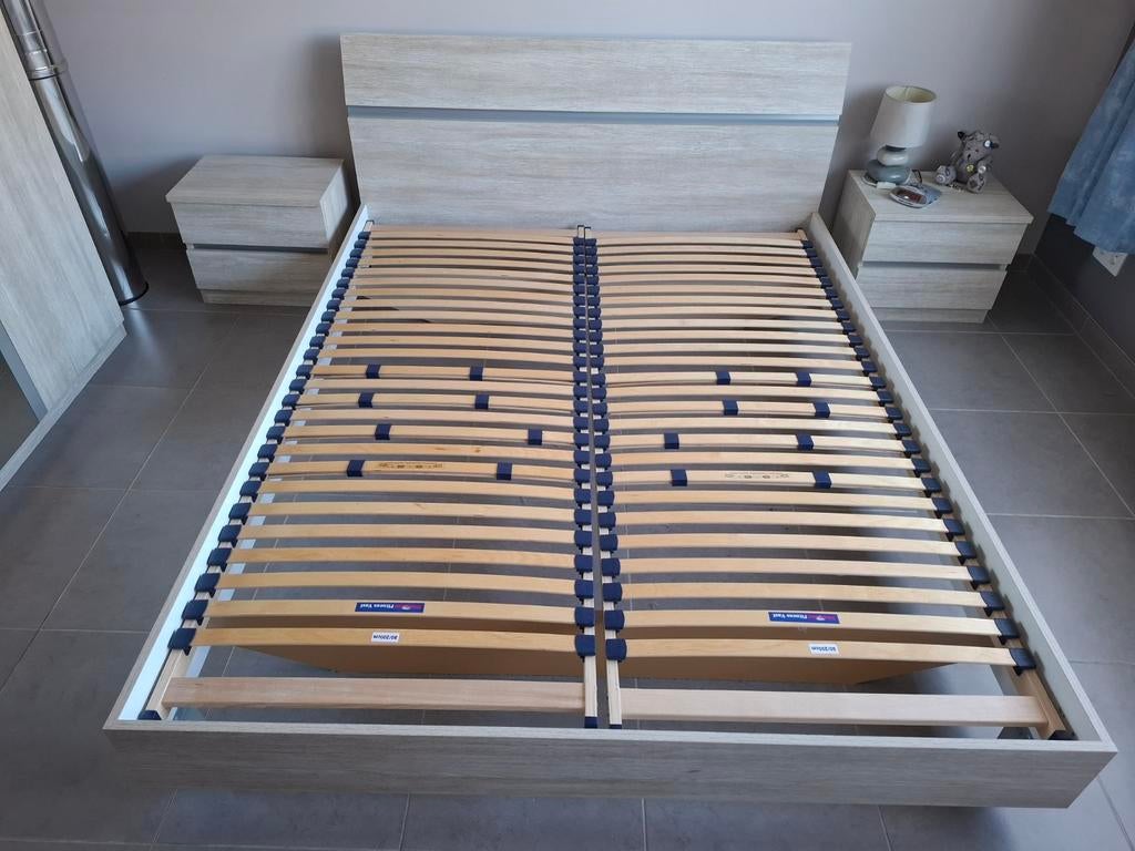 Bed + lattenbodem + 2 nachtkastjes, Enlèvement