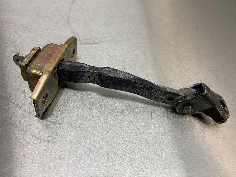 MECANISME DE VEROUILLAGE PORTE AVANT DROITE MR2 (ZZW30), Utilisé, Droite, Toyota