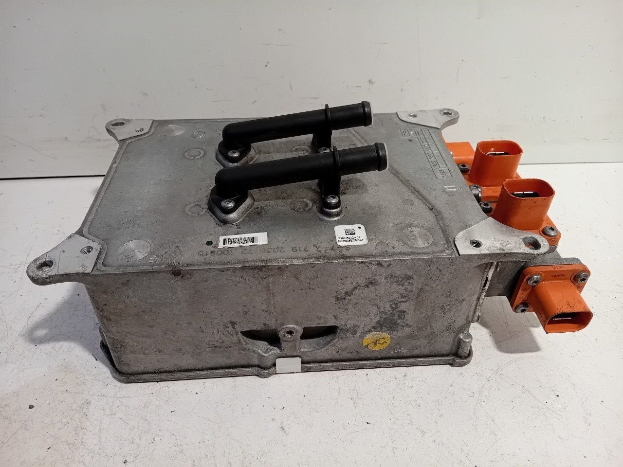 Acculader Volkswagen Golf, Onderdelen@venauto.nl, Van der Ven Autorecycling B.V., Gebruikt, Ettenseweg 76, 4706 PB Roosendaal, The Netherlands