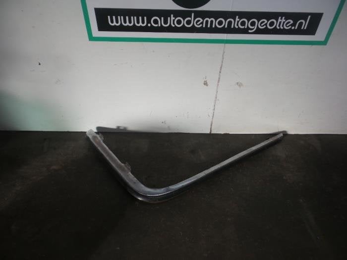 Bumperlijst links-achter van een Mercedes 260SE-600SEL, Gebruikt, -, Ophalen of Verzenden, Bumper