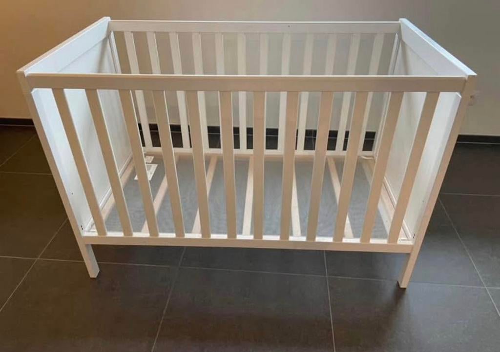 Bedje met matras Ikea, Ophalen, Zo goed als nieuw