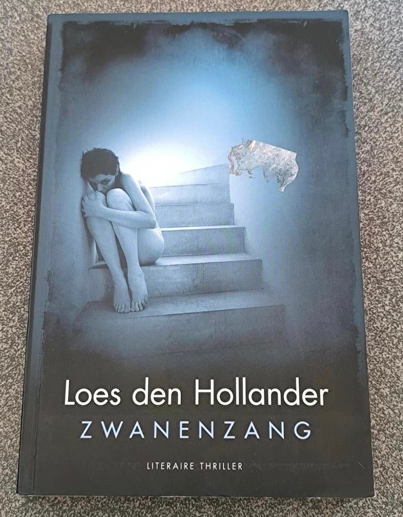 Boek -> Zwanenzang - Loes den Hollander, Boeken, Ophalen of Verzenden, Loes den Hollander